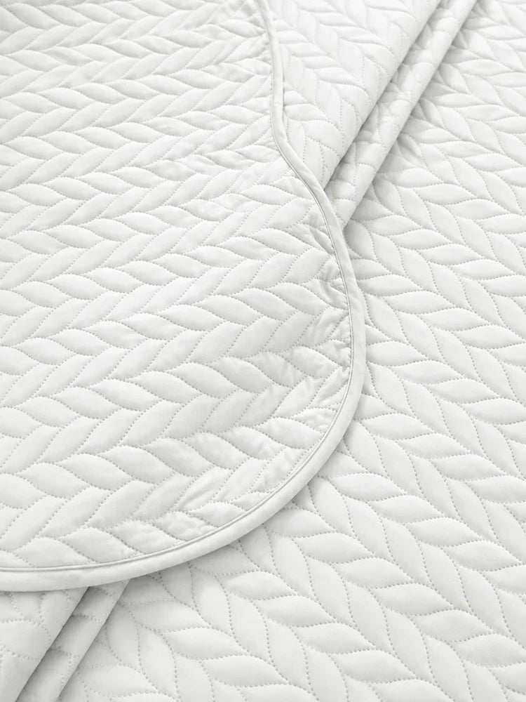 Lightweight Quilted Coverlet Bedspread Set