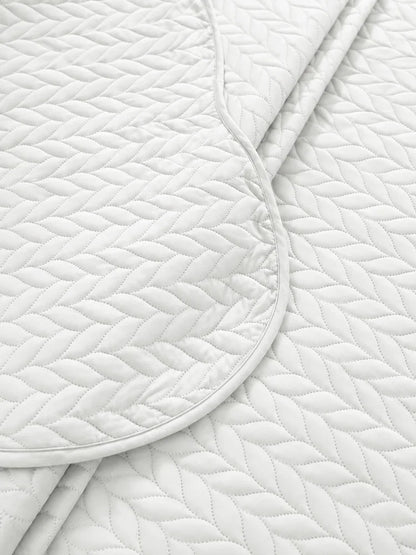 Lightweight Quilted Coverlet Bedspread Set