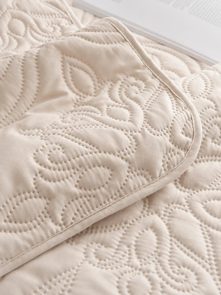 Vintage Damask Ultrasonic Quilted Bedding Set